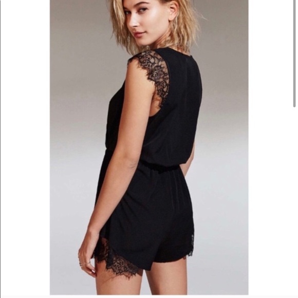 Women’s Flirty Chic Black Lace Romper Size Small - Picture 3 of 8